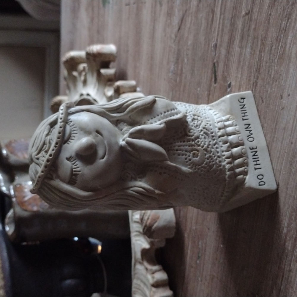 Boho MCM statue